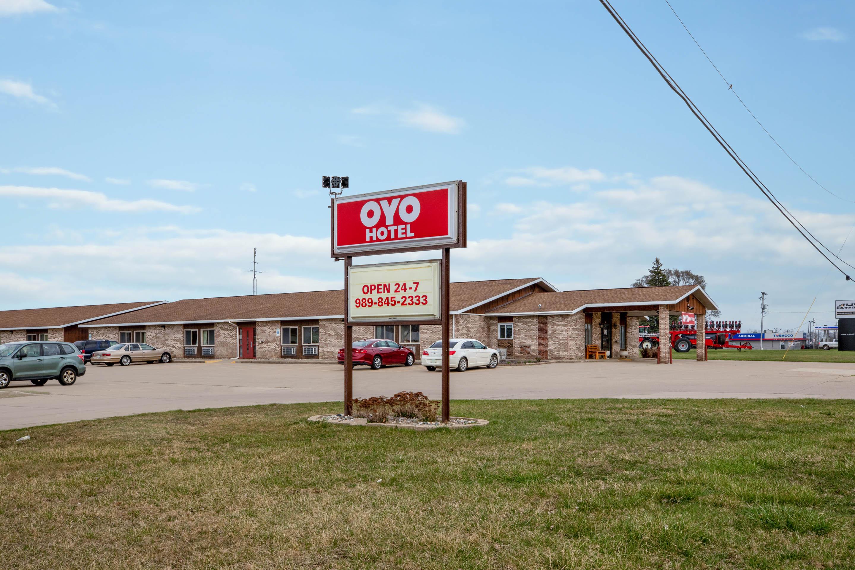 Oyo Hotel Chesaning Route 52 & Hwy 57 Luaran gambar