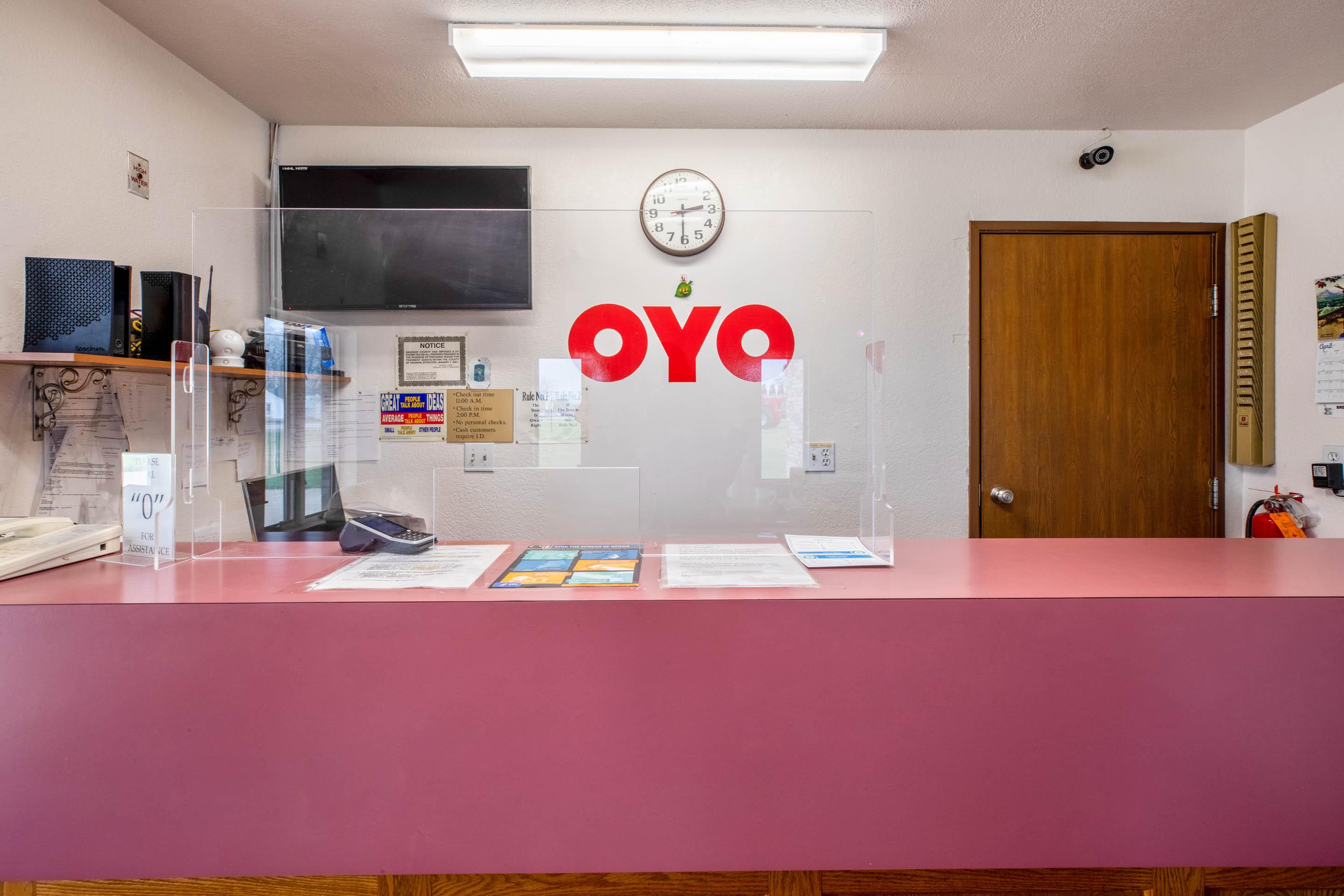 Oyo Hotel Chesaning Route 52 & Hwy 57 Luaran gambar